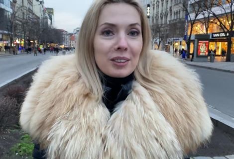 Русская туристка договорилась с незнакомцем переночевать в его квартире, за один секс в обмен