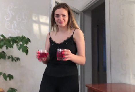 После выпитого бокала вина, пацан признался в своих чувствах подруге и получил жаркий секс в награду