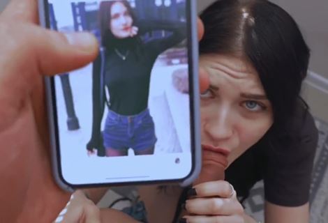 Сексуальная красотка отсосала пацану за пиар своей страницы в инстаграме