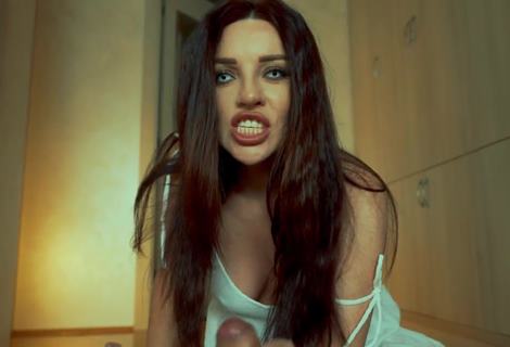 В девушку вселился нимфо-монстр которому нужно много и много секса