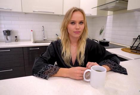 Пригласила друга сына якобы помочь с течью воды, а сама скинула всю одежду в надежде соблазнить апрня